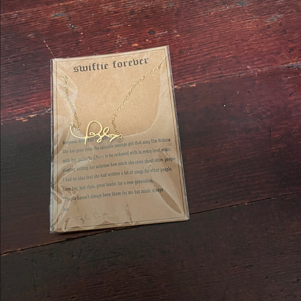 Taylor swift bundle - Picture 4 of 4